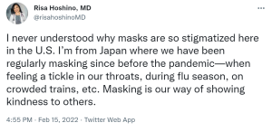 Risa Hoshino博士在推特上说，我一直不明白为什么口罩在美国如此受歧视。我来自日本，在大流行之前，当我们感到喉咙发痒时，在流感季节，在拥挤的火车上等，我们就经常戴口罩。伪装是我们向他人表达善意的方式。