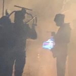 三个工作人员在拍一部电影