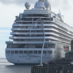 水晶宁静号游轮的船尾