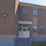 红砖学校的白门