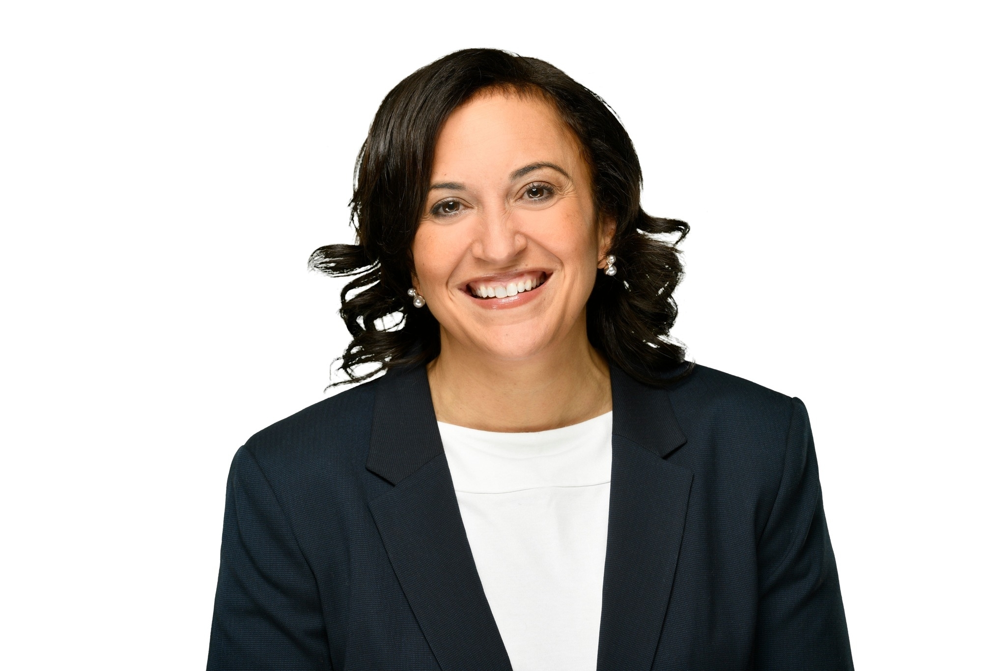 穿深色西装的黑人女士