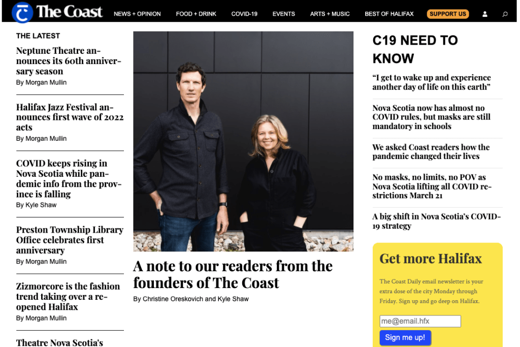 一个新闻网站的截图，左边是标题，中间是两个人的照片，标题是“海岸创始人给读者的一封信”。