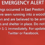 亮红色背景的白色文本用于紧急警报