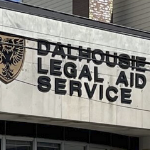 达尔豪斯法律援助大楼外面