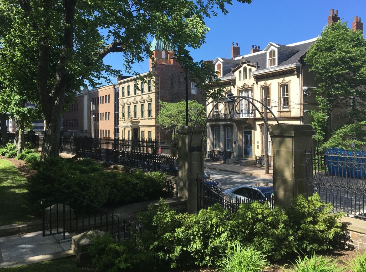 两座华丽的房子