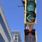 十字路口的左转信号