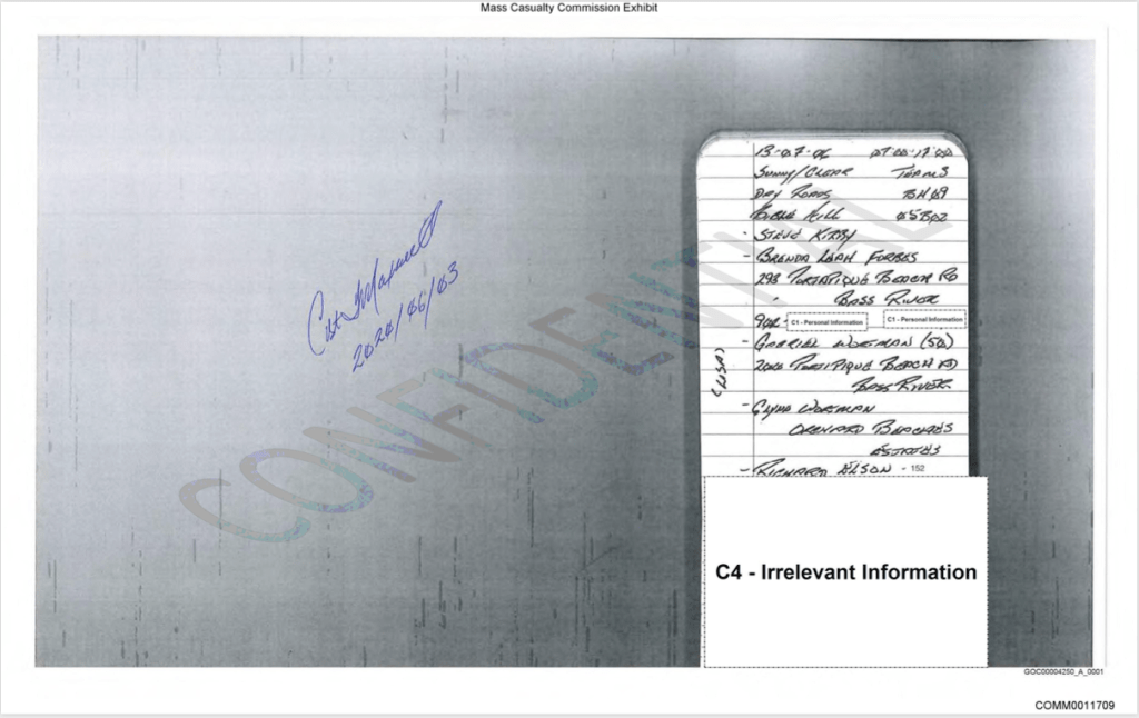 这次大规模伤亡委员会的展览展示了皇家骑警警员特洛伊·麦克斯韦尔(Troy Maxwell)在2013年收到布伦达·福布斯(Brenda Forbes)的投诉时所做的单页笔记。