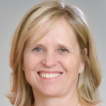 一个带着灿烂笑容的金发女人