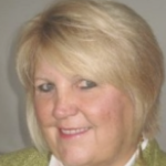 一个长到下巴的金发蓝眼睛的白人女人