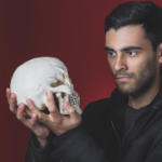 哈姆雷特拿着约里克的头骨