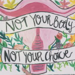 一个写着“不是你的身体，不是你的选择”的牌子