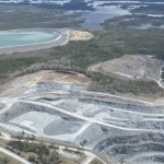 一个巨大的露天矿井