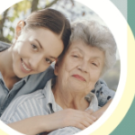 宣传册上一个年轻的白人女子拥抱一位白人老年女士