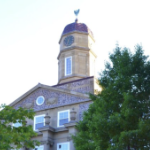 石质建筑上的钟塔