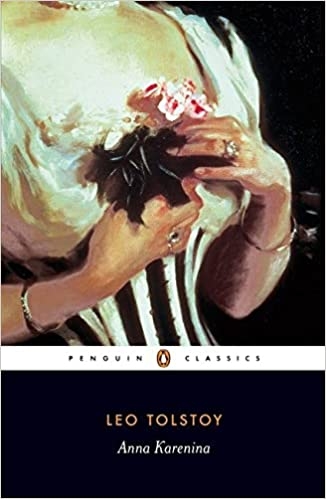 一本书的封面上画着一个维多利亚时代的女人拿着花。她的肖像在肩膀和腰部被剪掉了