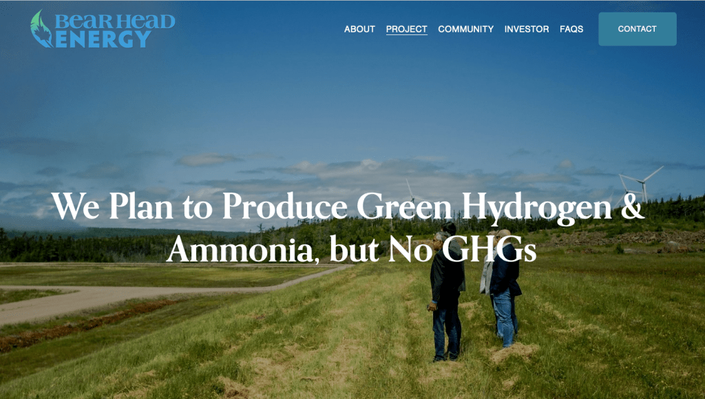 贝尔海德能源公司的氢气项目网页上，两名男子站在塔珀角的贝尔海德的草地上，图片上写着“我们计划生产绿色氢气和氨，但不生产温室气体”