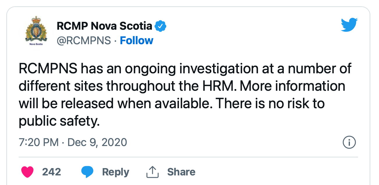 该推文写道:RCMPNS正在对整个人力资源管理系统的多个不同地点进行调查。更多信息将在适当的时候发布。不会对公众安全造成威胁。